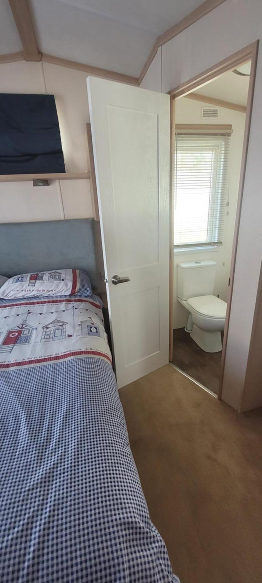 Home With A View Whitecliff Bay Holiday Park 벰브리지 외부 사진