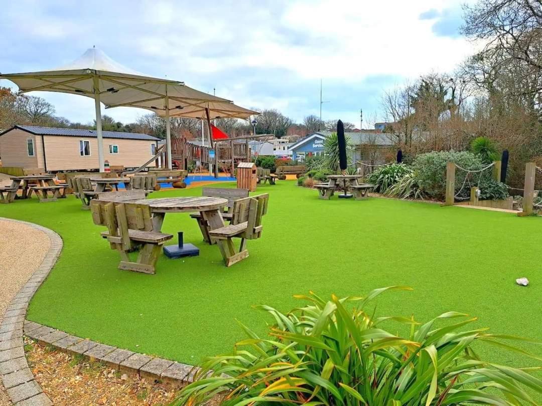 Home With A View Whitecliff Bay Holiday Park 벰브리지 외부 사진