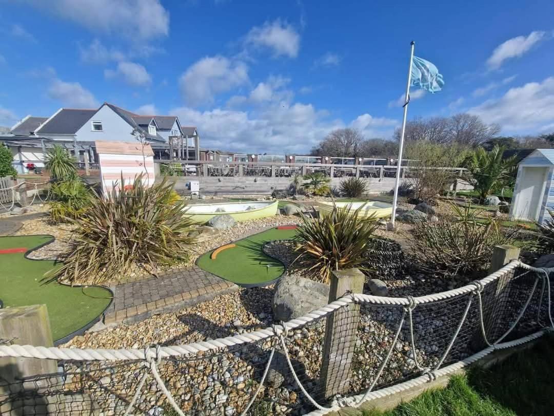 Home With A View Whitecliff Bay Holiday Park 벰브리지 외부 사진